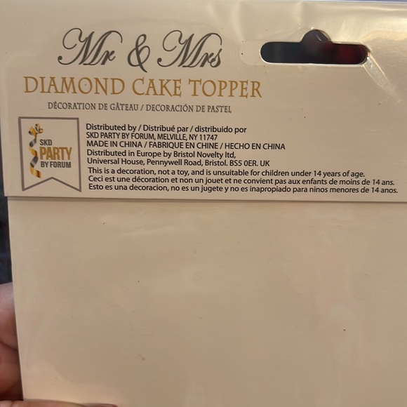 Diamond Glitter Mr & Mrs Cake Topper, Gold, 6-1/2-Inch (Gold) - Picture 6 of 9